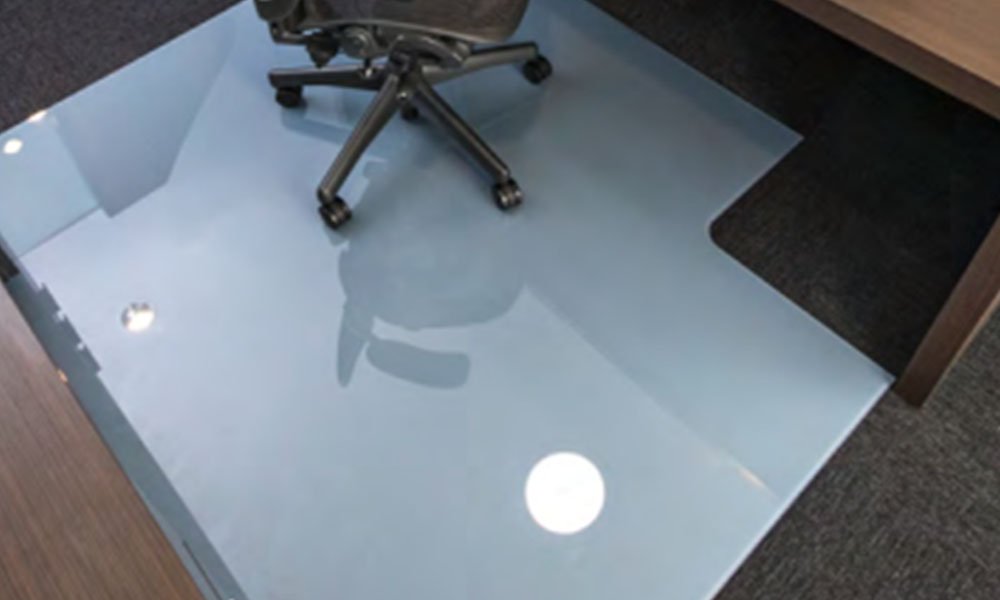 1_0003_glass-chair-and-desk-mat